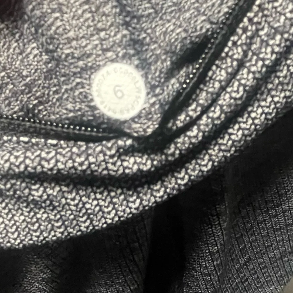 Lululemon Speed Up Tight Full-On Luxtreme Luon Variegated Knit Black Size 6